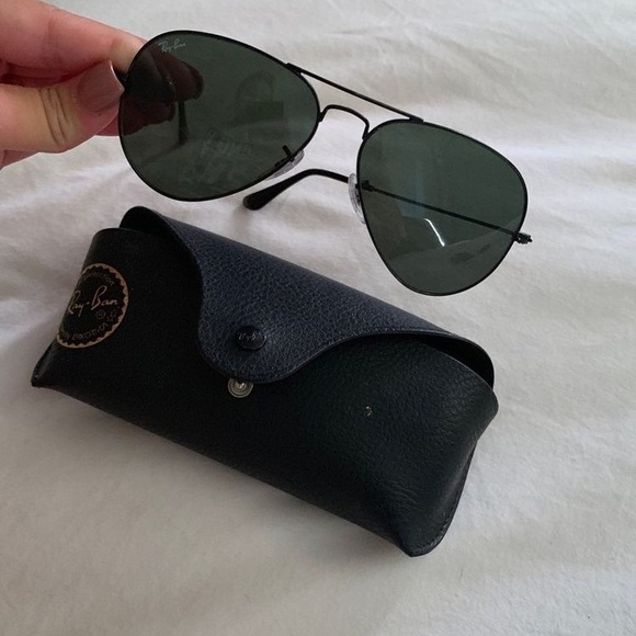 Ray-Ban Aviators (sunglasses only) - Picture 5 of 7